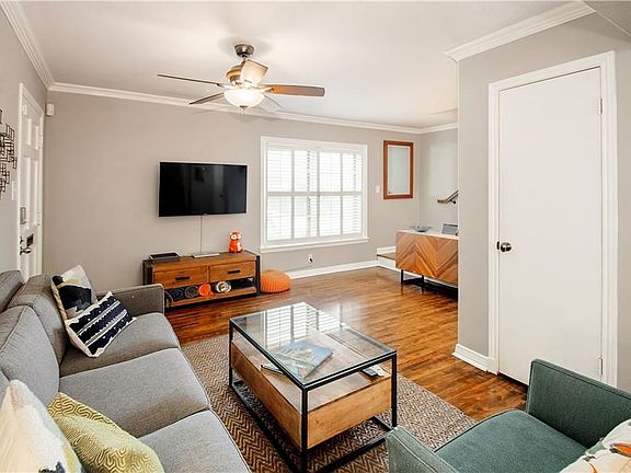3rd image of 6425 Oriole Dr #6425