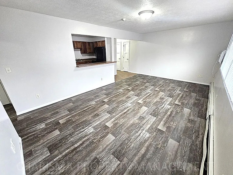 Sixth Street Apartments — Photo 6