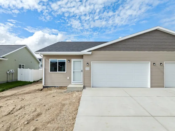 1568 47th Loop SE, Minot, ND 58701