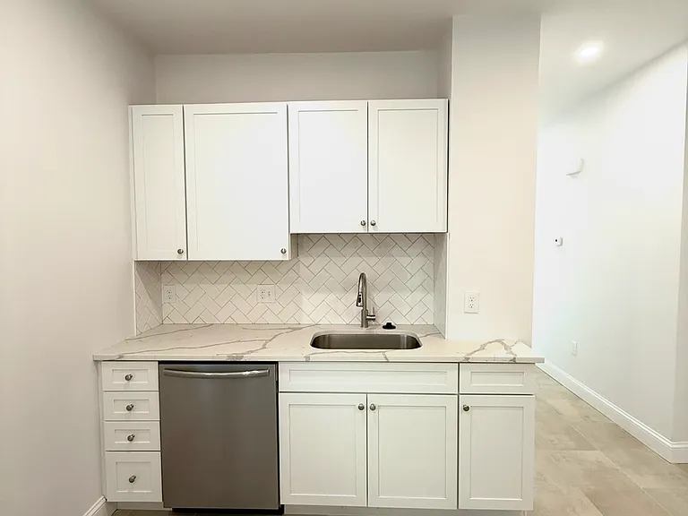 380 Main St #1 — Photo 7