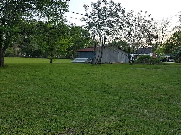4th image of 103 S Hogg St