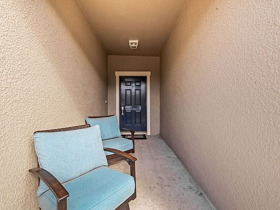 3rd image of 9636 Pembrooke Pines Dr