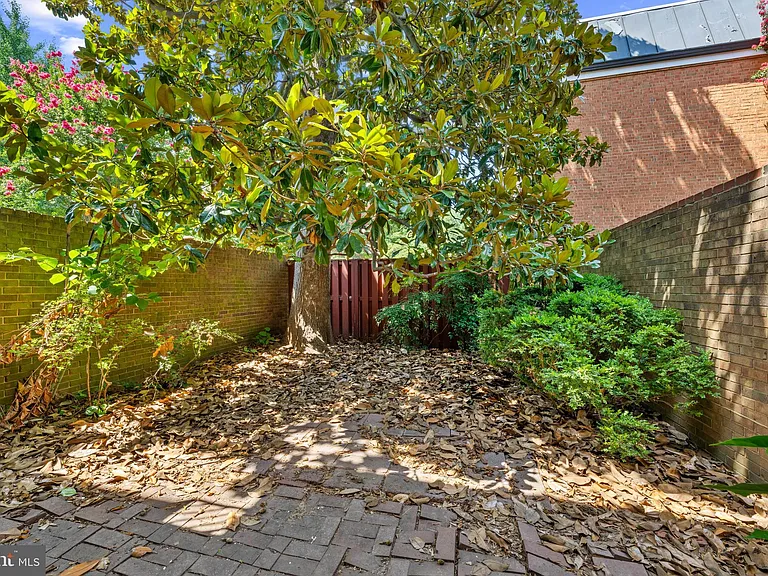 605 H St SW — Photo 34