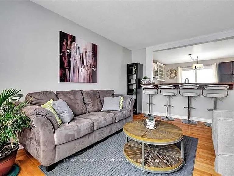 29 Uxbridge Cres — Photo 6
