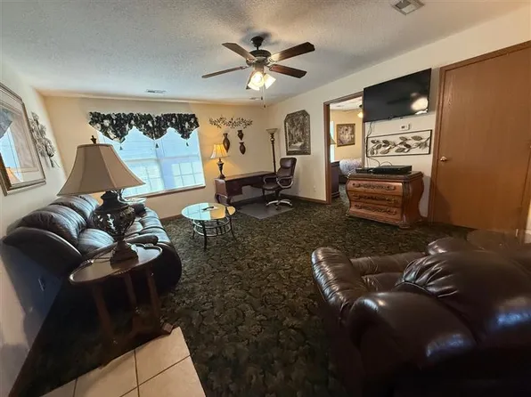 2230 W 8th St #C, Joplin, MO 64801