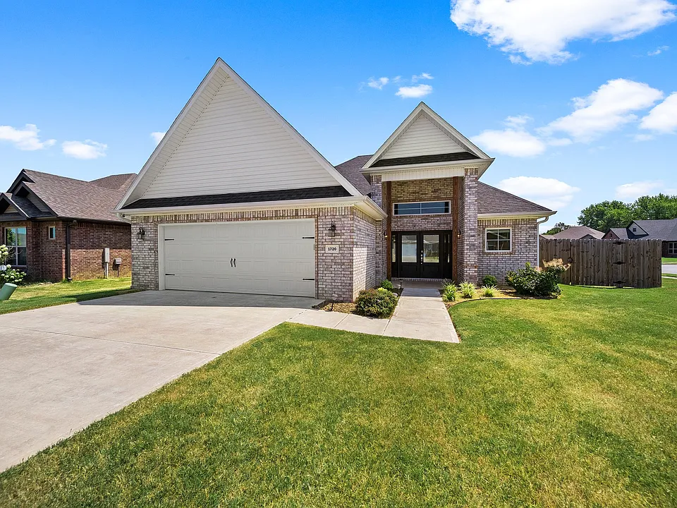 1720 Woodhause Cir
