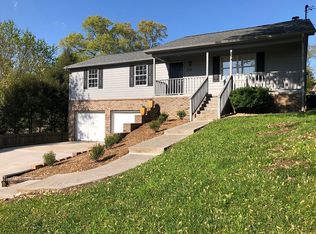 904 Tree Trunk Rd, Knoxville, TN 37934