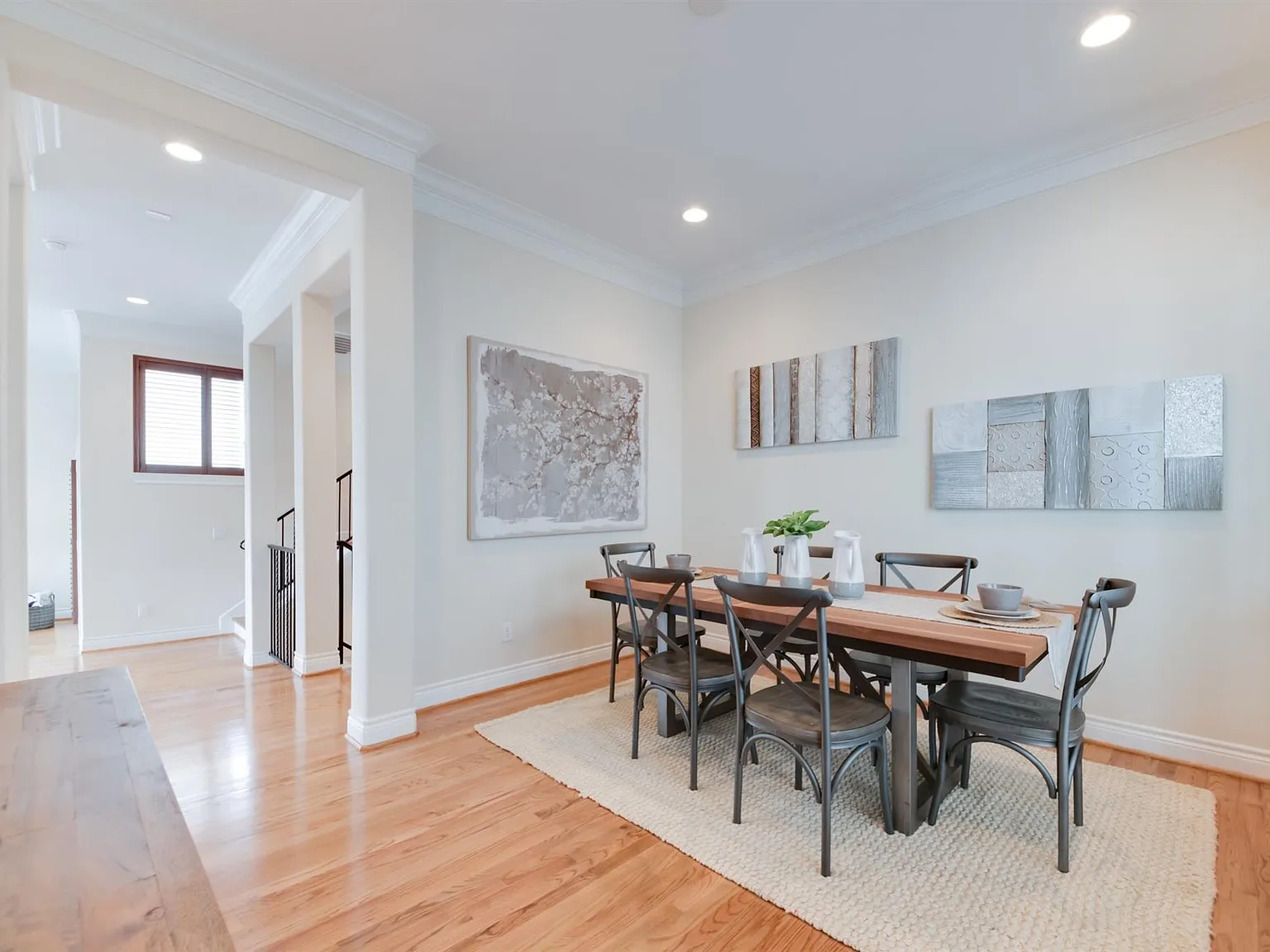 3 bed, 3.5 bath, 2328 sqft, $2,900 — Photo 2