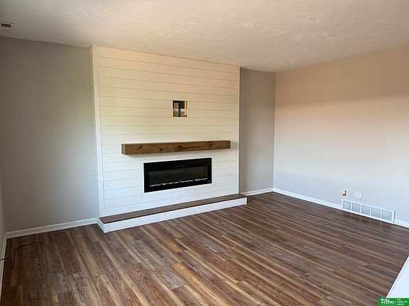 3rd image of 2005 Winnie Dr APT 8