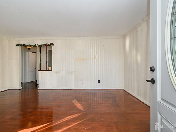 3rd image of 1 Ovington Ave