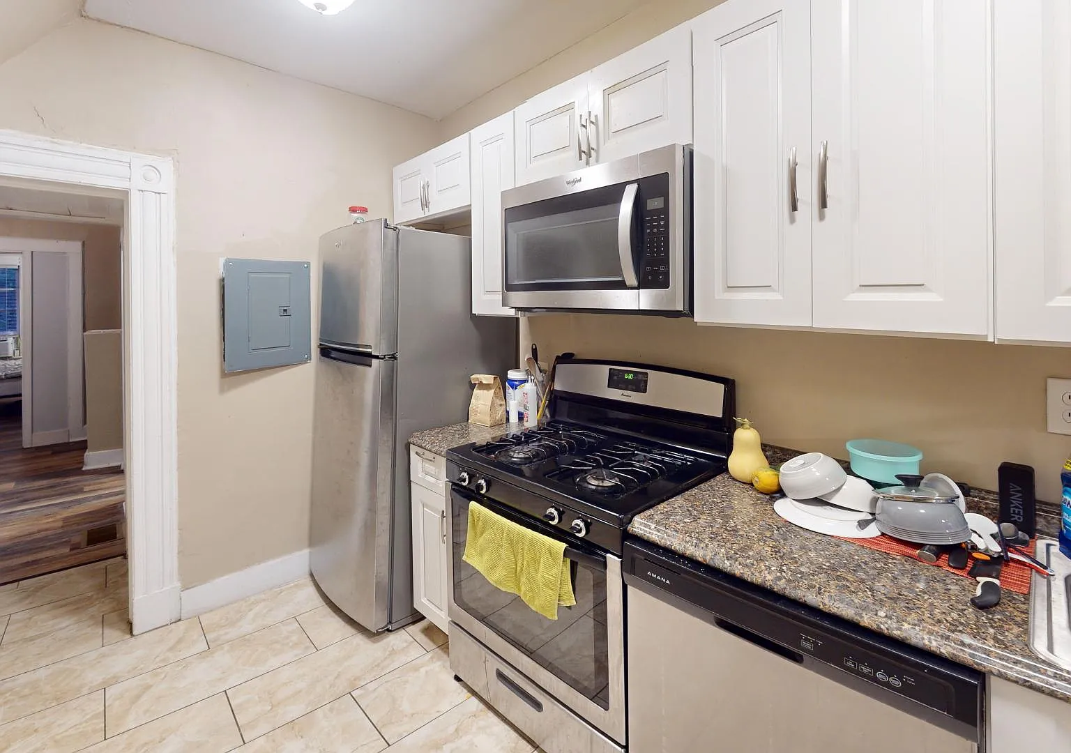 2 bed, 1000 sqft, $1,350 — Photo 1