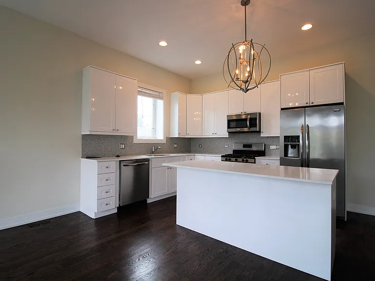 HIGHPOINT Albany Park on Montrose — Photo 12
