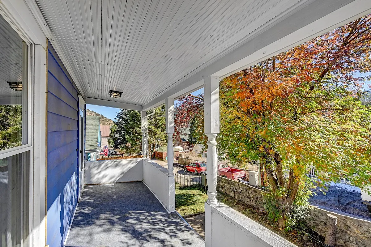 This home is 2 blocks from downtown! - 1414 Virginia St