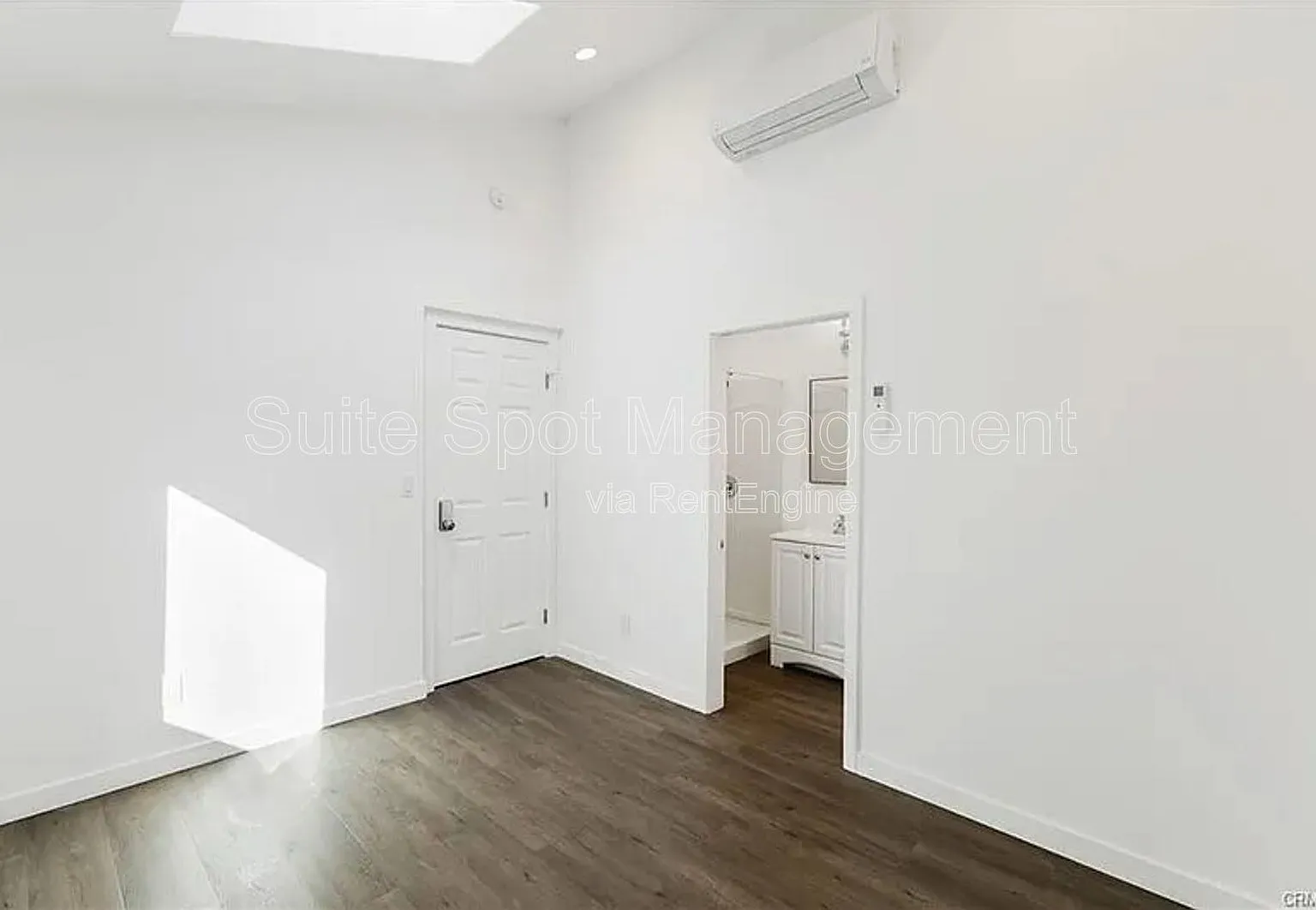 4 bed, 4.0 bath, 1000 sqft, $4,550 — Photo 2