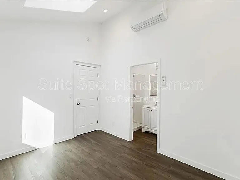 554 N Cambridge St #552 — Photo 2
