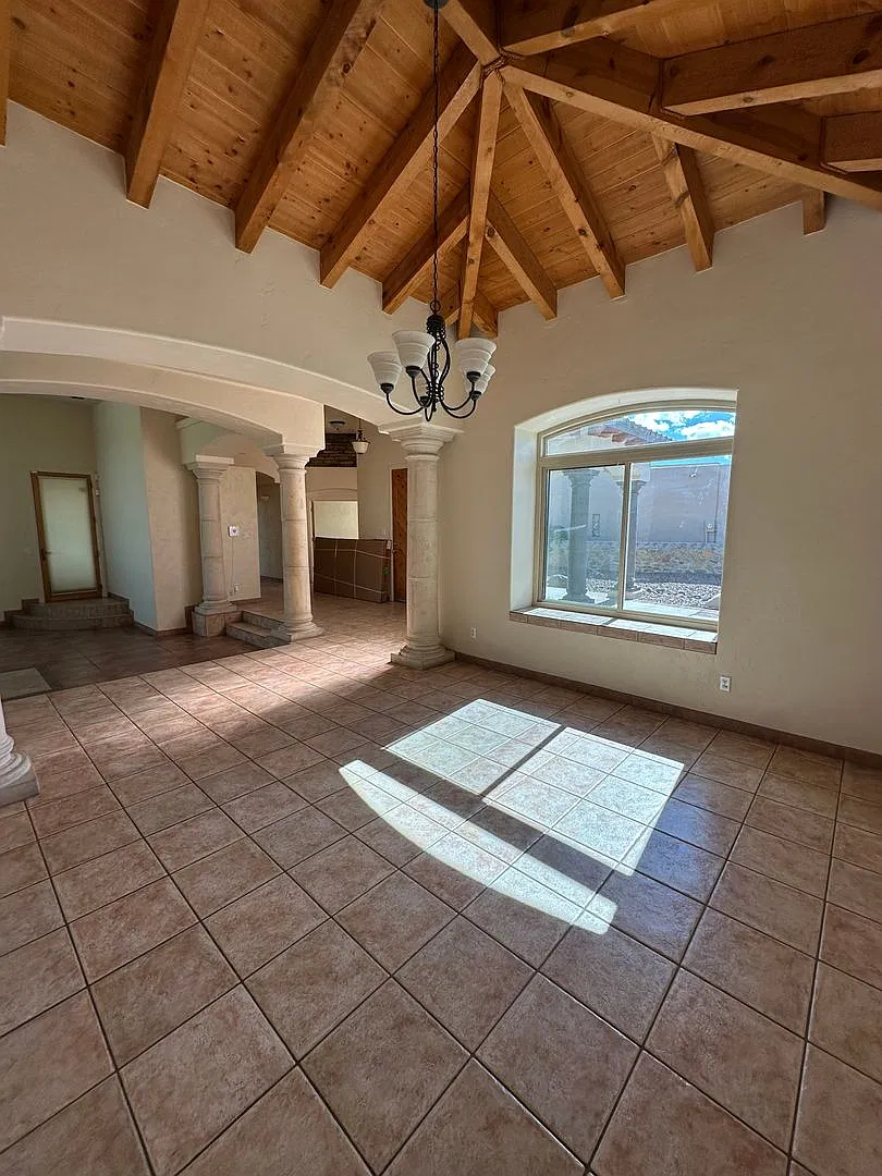 Stunning Luxury Home with Private Pool & Hot Tub! — Photo 4