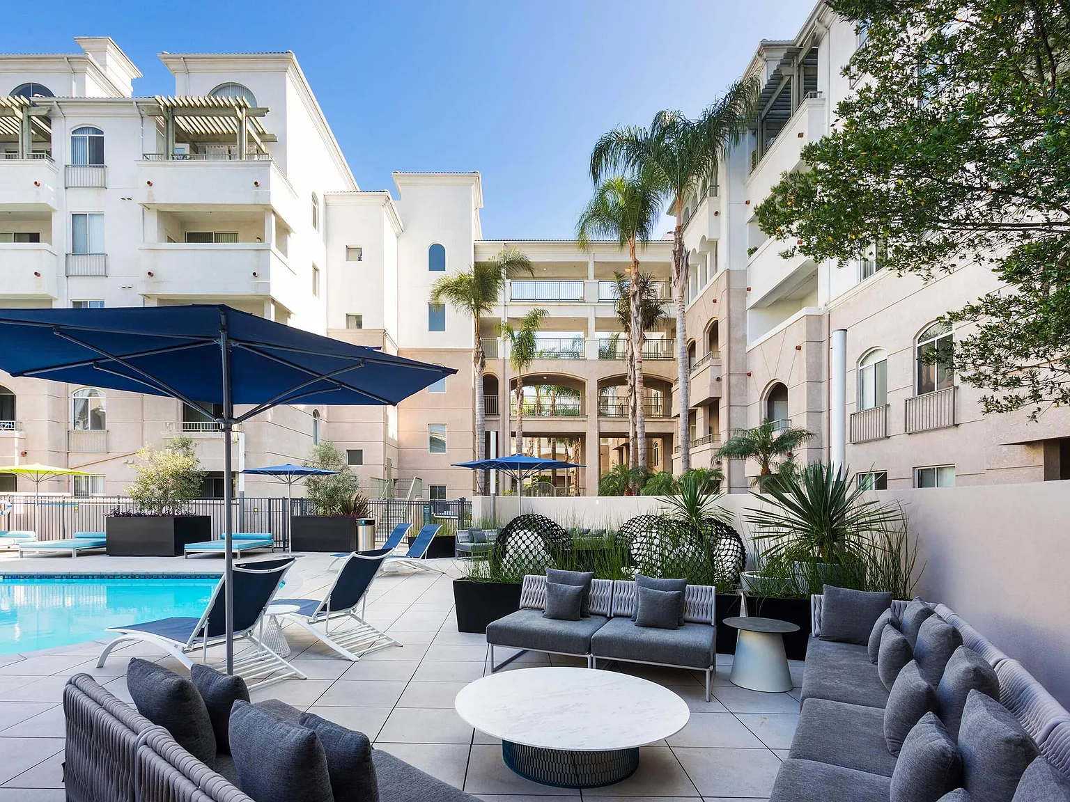 La Jolla Crossroads Apartments — Photo 4