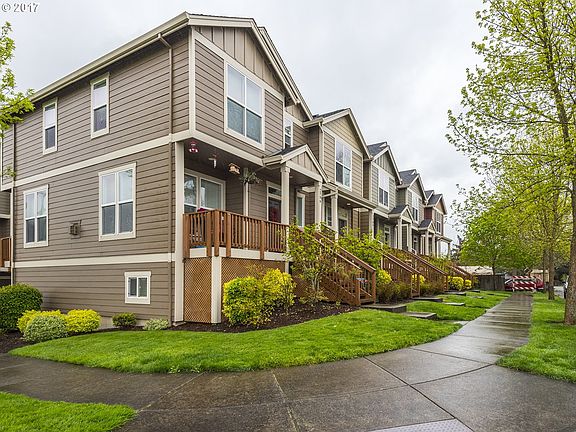 4th image of 2784 SE Irwin Ct