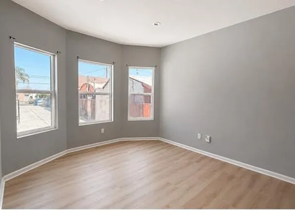 1242 W 93rd St, Los Angeles, CA 90044
