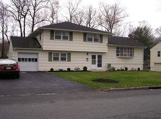 10 Falcon Rd, Livingston, NJ 07039