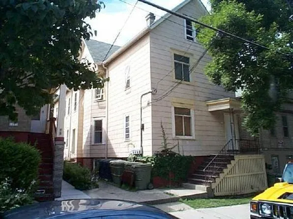 1223 E Kane Pl APT 2, Milwaukee, WI 53202