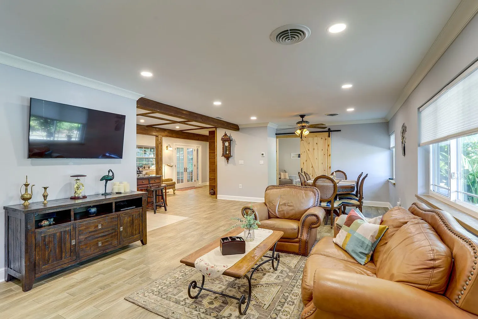 3 bed, 2.0 bath, 1593 sqft, $6,193 — Photo 2