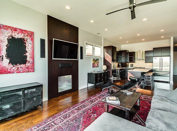 2nd image of 1438 N Wood St #3