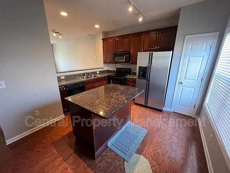 104 Chalet Pl — Photo 4
