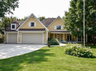14485 W Meadowshire Dr, New Berlin, WI 53151