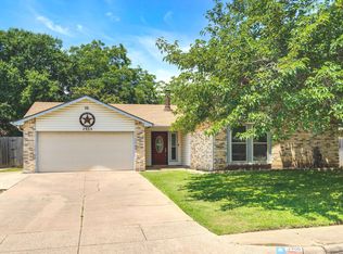 3905 Willowood Ln, Grand Prairie, TX 75052