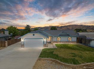 19705 Moon Dr, Tehachapi, CA 93561