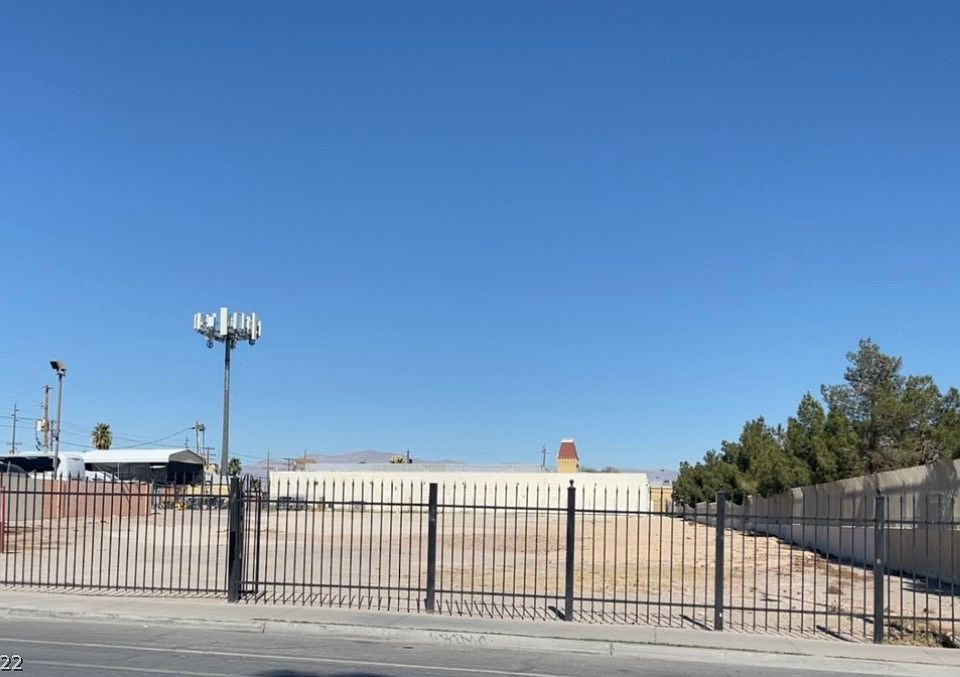 2nd image of 2601 Searles Ave