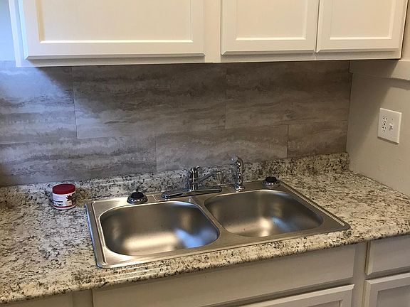3rd image of 916 Armstrong Ave APT 3
