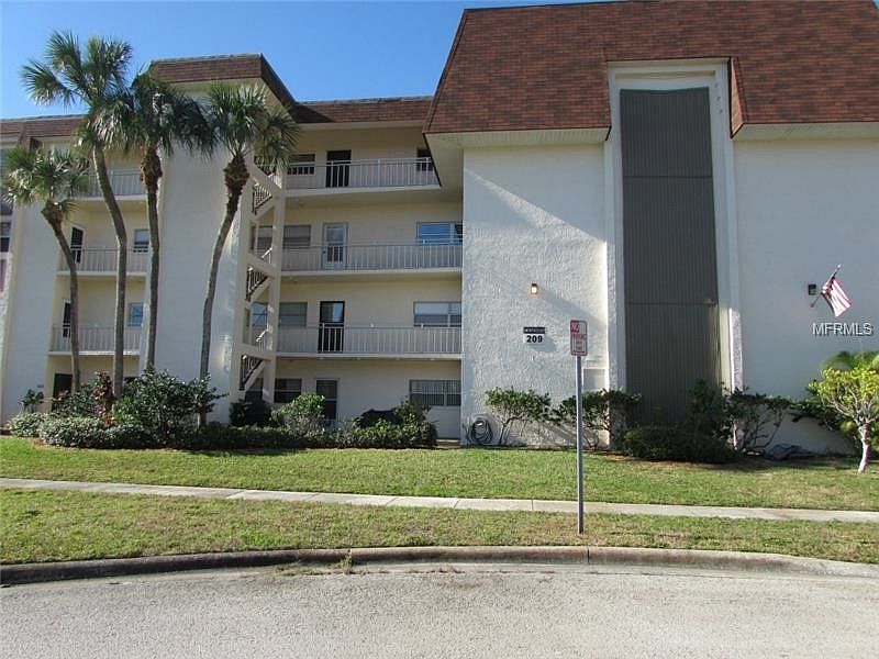 1st image of 209 NE Lincoln Cir N APT 103