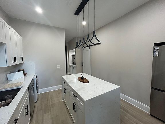 5th image of 3717 N Kenmore Ave APT 1