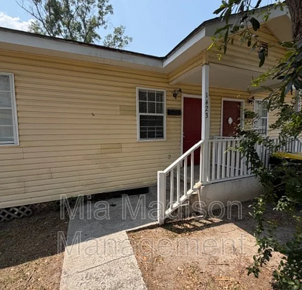 1423 Richards St — Photo 1