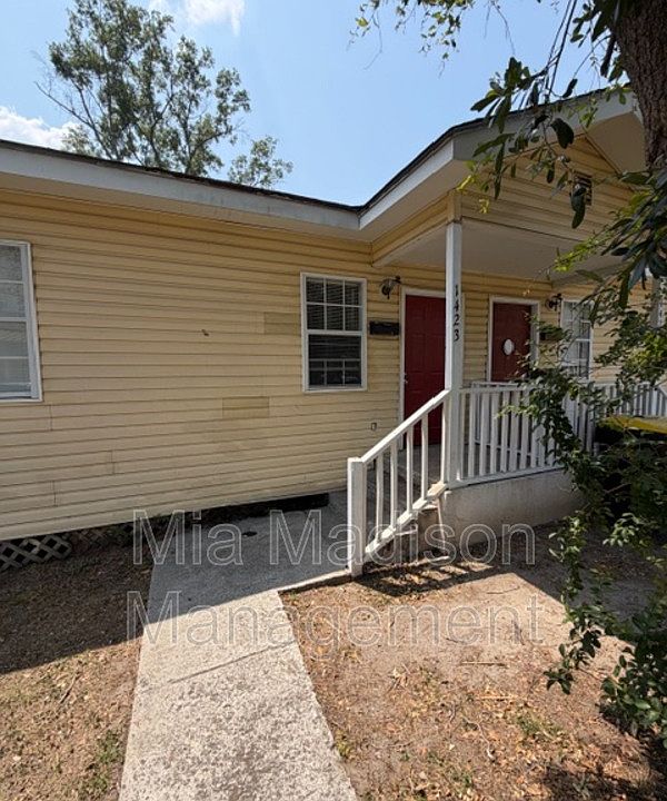 1st image of 1423 Richards St