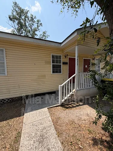 1423 Richards St Photo 1