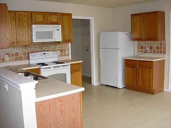 4th image of 8789 Garden Springs Dr