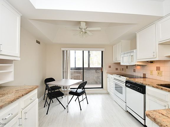 3rd image of 25805 Fairmount Blvd APT 103