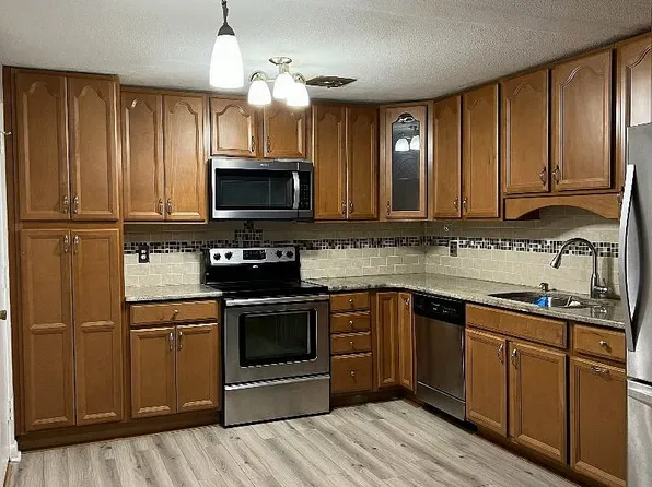 A4 Colonial Dr Unit 7, Andover, MA 01810