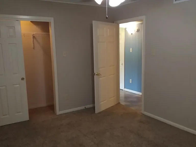 201 Tucker Inn — Photo 15