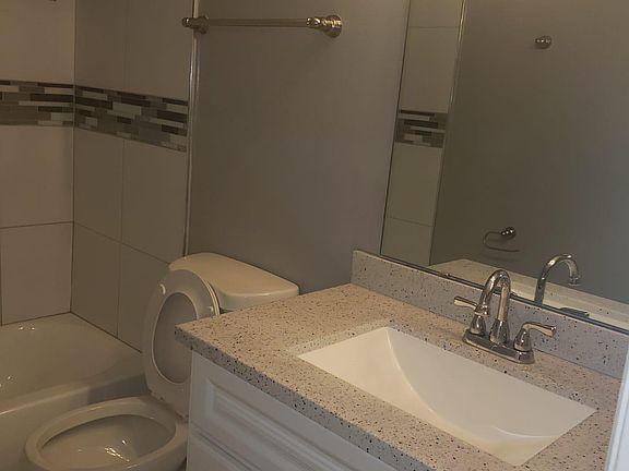 3rd image of 26 Silver Falls Cir