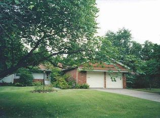 1842 E Sunset Dr, Springfield, MO 65804