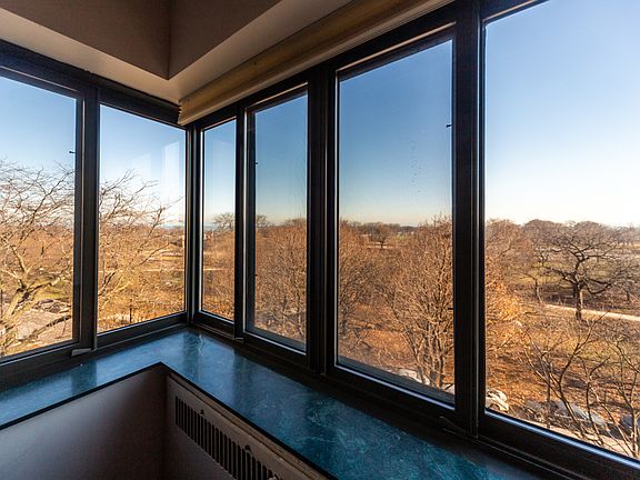 3rd image of 5060 N Marine Dr APT E6
