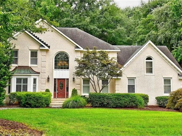 1257 Barn Brook Rd, Virginia Beach, VA 23454