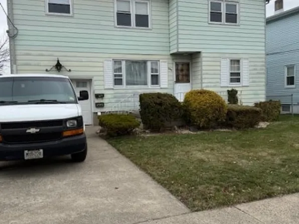 293 Adriana St, Saddle Brook, NJ 07663