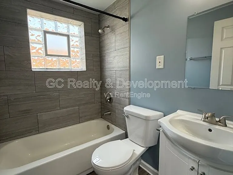 324 E Wilson Ave #D — Photo 10