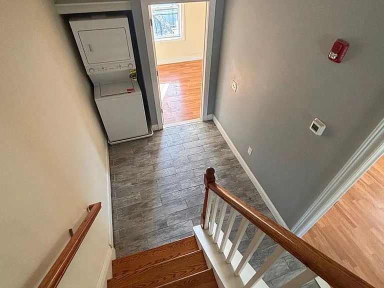 34 Sussex Ave — Photo 3