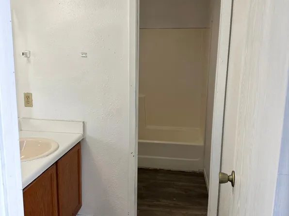 320 S Center St, Grand Prairie, TX